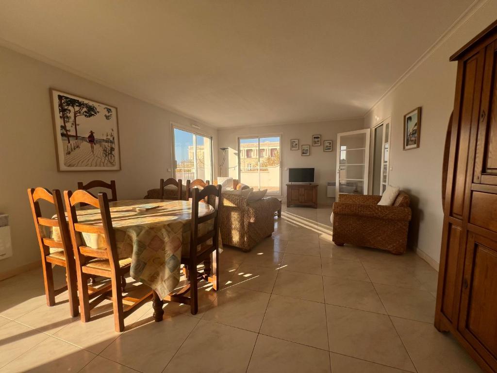 Appartement 6 pers avec terrasse 80 m², hyper centre, plage à 50m, 296 bd de la plage, Arcachon