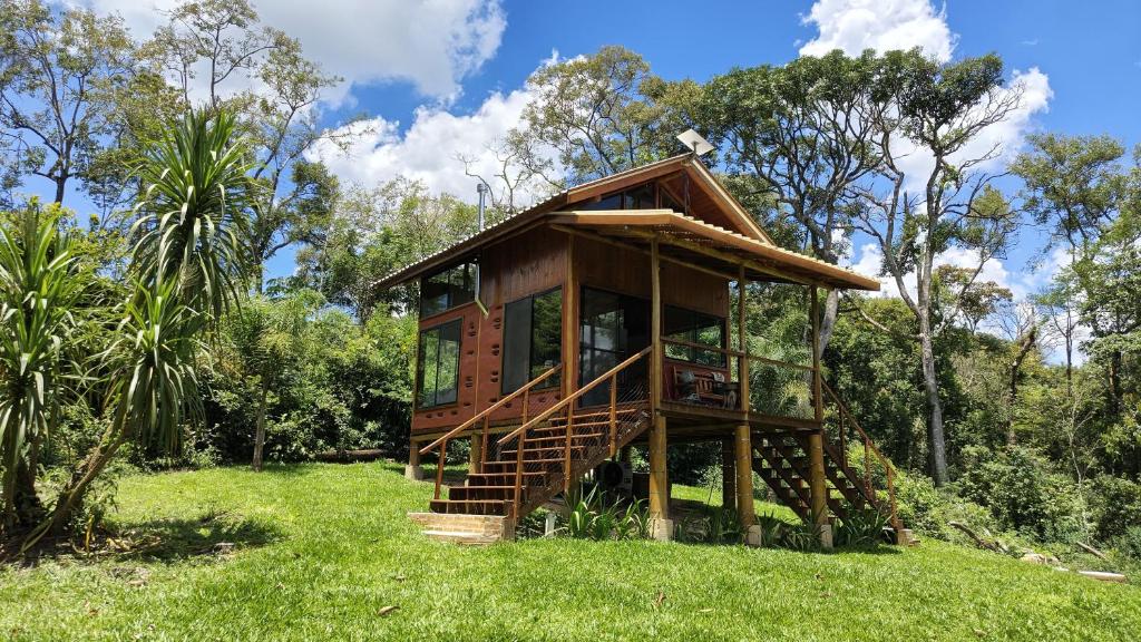 a tree house in the middle of a field at Floresta Mandaçaia in São Roque