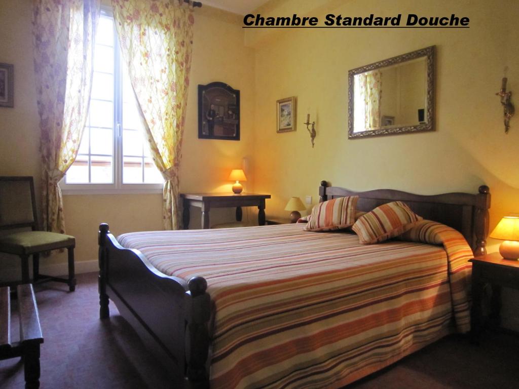 Postel nebo postele na pokoji v ubytování Hostellerie de la Bouriane