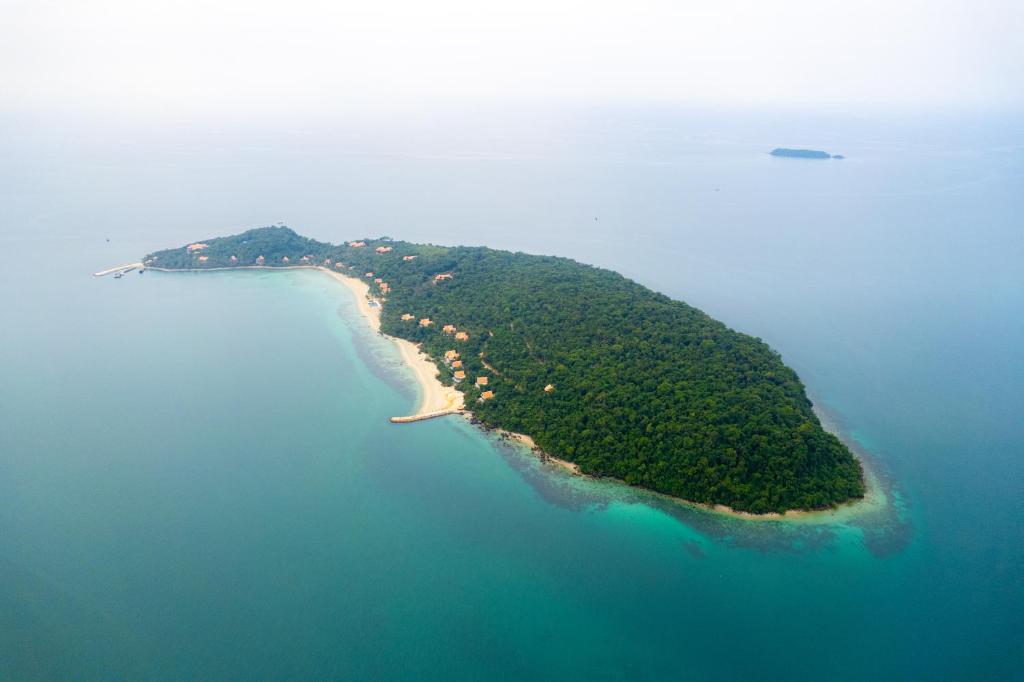 an island in the middle of a body of water at Koh Totung Resort in Kaoh Sdach