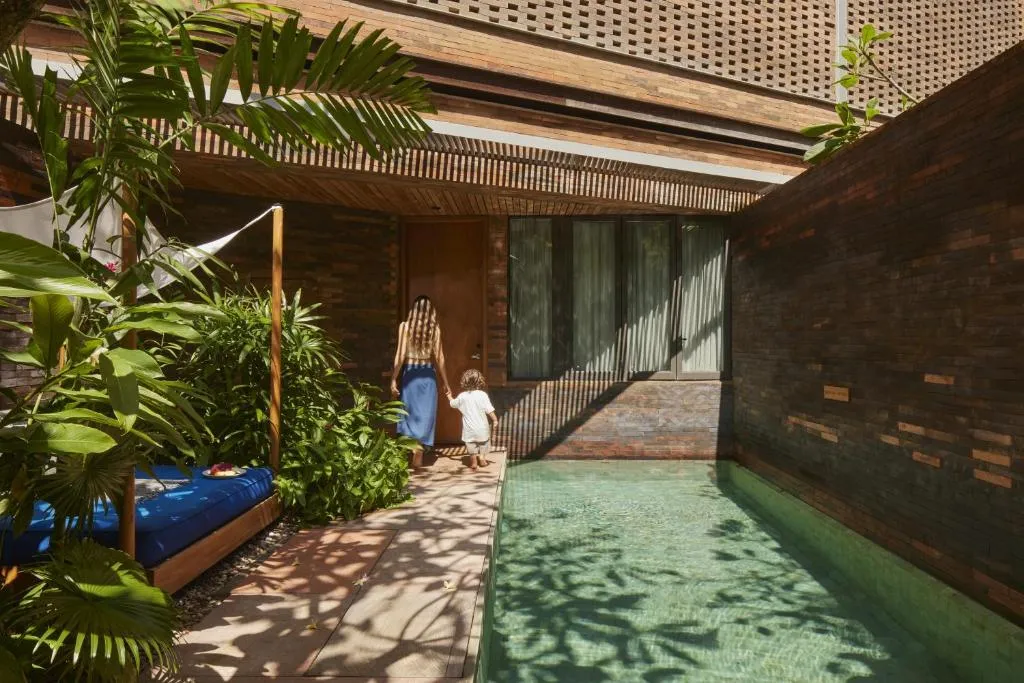 Pool Suite
