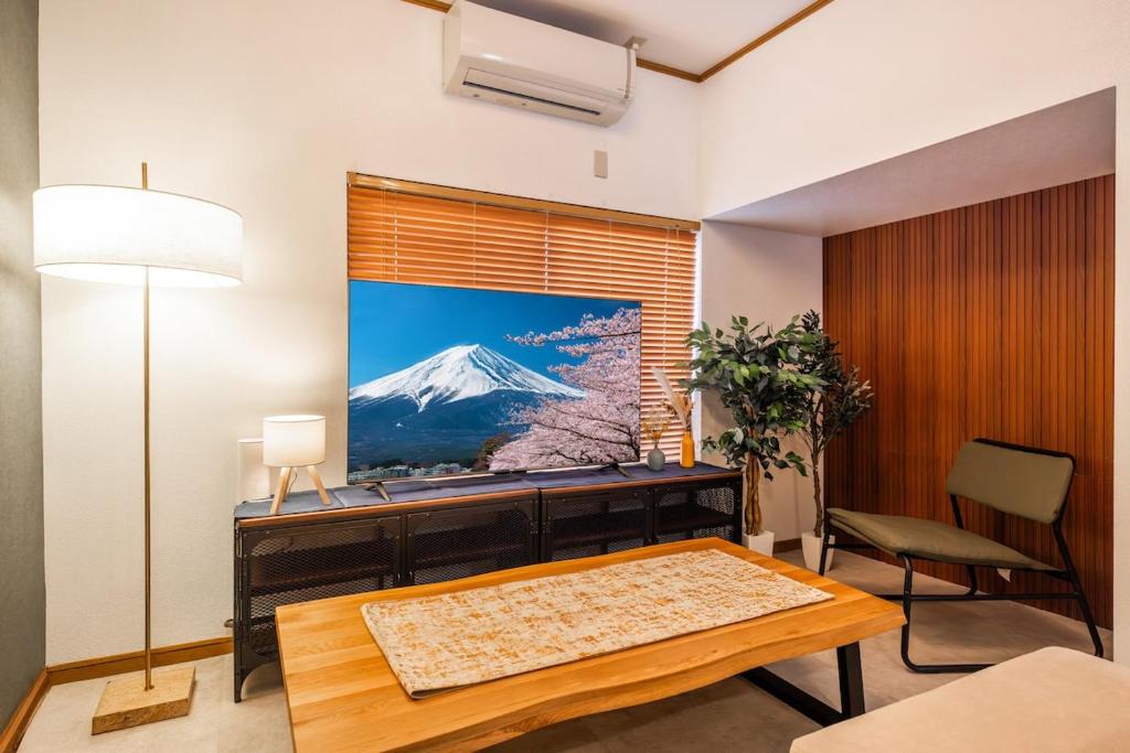 6 min walk from Shibuya Ward, Nishi-Shinjuku 5-chome Station, Great access to Shinjuku, Harajuku, Fully furnished, 6 people, 101
