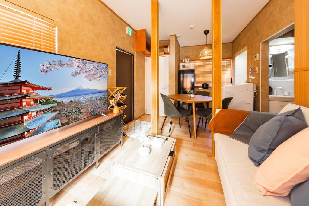6 min walk from Shibuya Ward, Nishi-Shinjuku 5-chome Station, Great access to Shinjuku and Harajuku, 6 people, 201