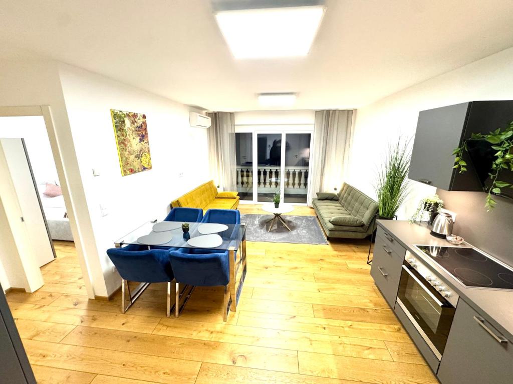 25h SPA-Residenz POOLs IN & OUT, private Garden & Beach - 