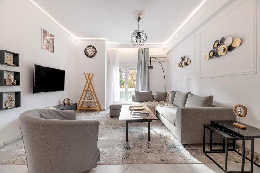 Sunlit 3BDR Family APT, Near Sea & City Center!