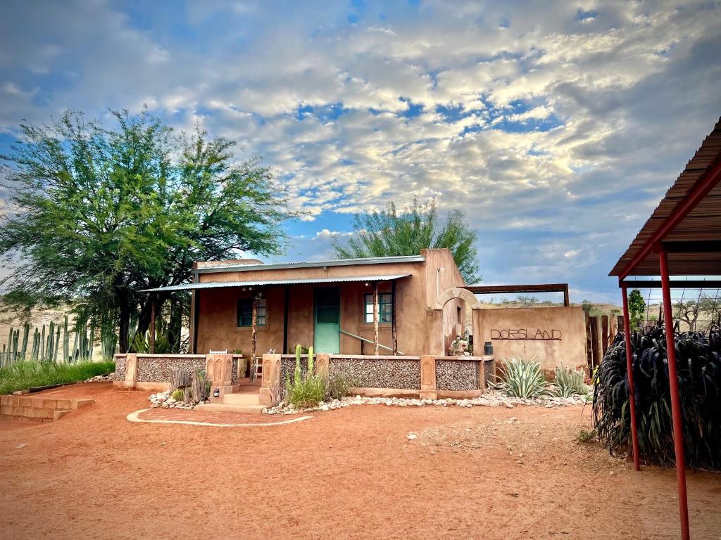 Dorsland Cottage - Private Farm Stay in the Kalahari - Tiger's Lair, Namibia