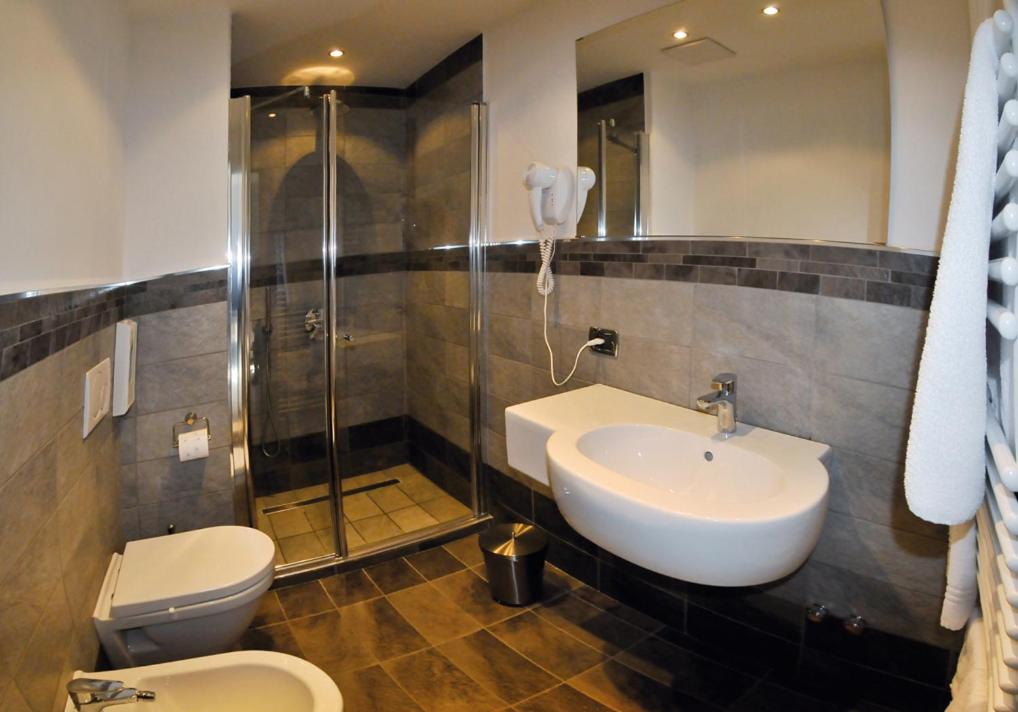 Koupelna v ubytování Albergo Alla Torre