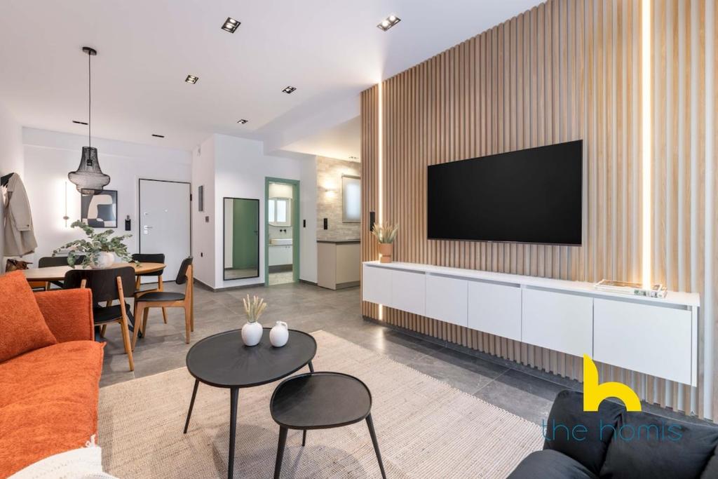 Sunlit Balcony Family APT Whirpool & Netflix