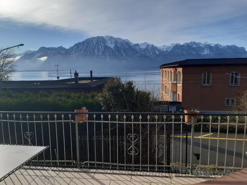 Appartamento fronte lago panoramico