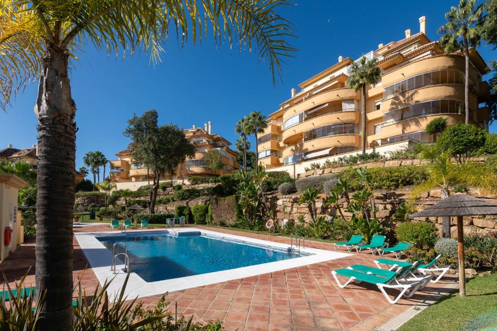 Beautiful 2 bedroms apartment located in Elviria Hills
