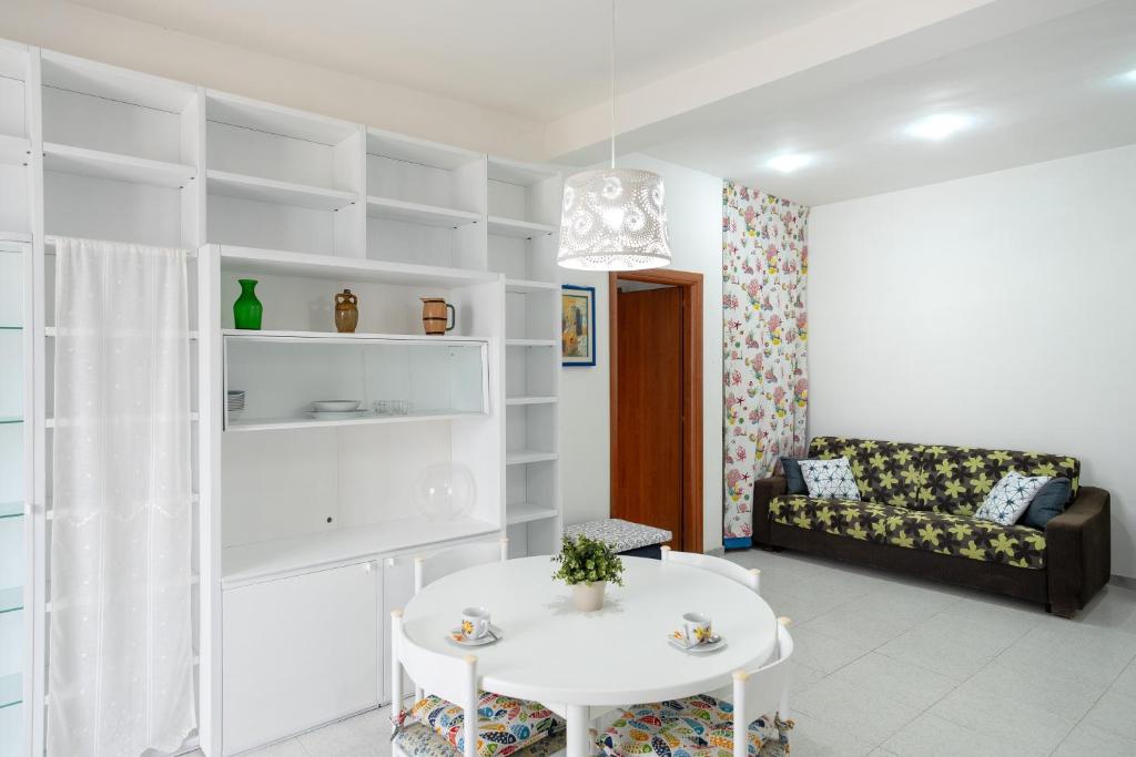 a living room with a white table and a couch at San Menaio Apartment by Rentbeat in San Menaio