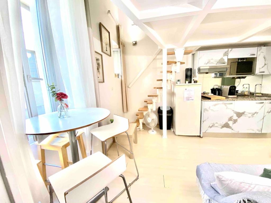 Small Duplex - Downtown - Close to Beaches