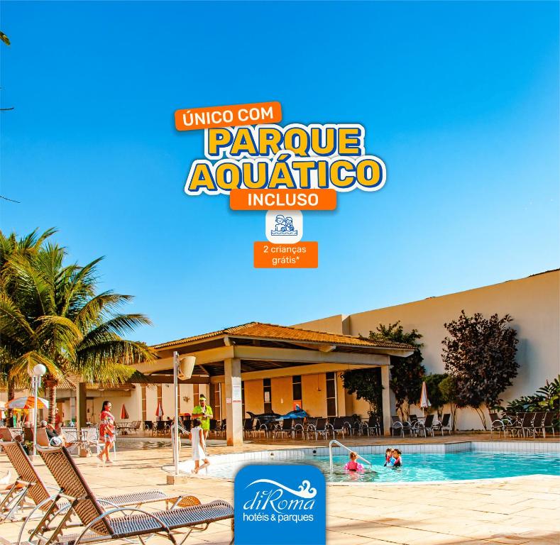 a pool at a resort with chairs and people in it at diRoma Exclusive direto com o Grupo diRoma com acesso ao Acqua Park e Café da manhã in Caldas Novas