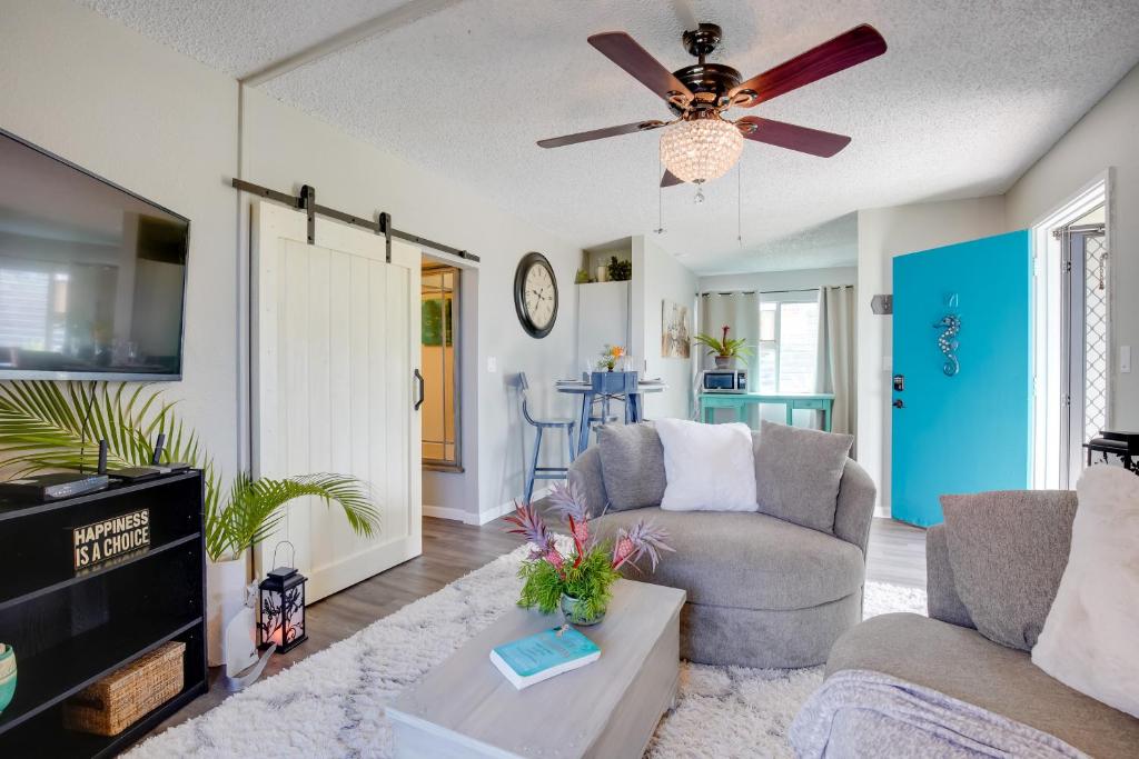 a living room with a couch and a ceiling fan at Lanai & Community Pool Access: Sunny Central Condo in Kailua-Kona