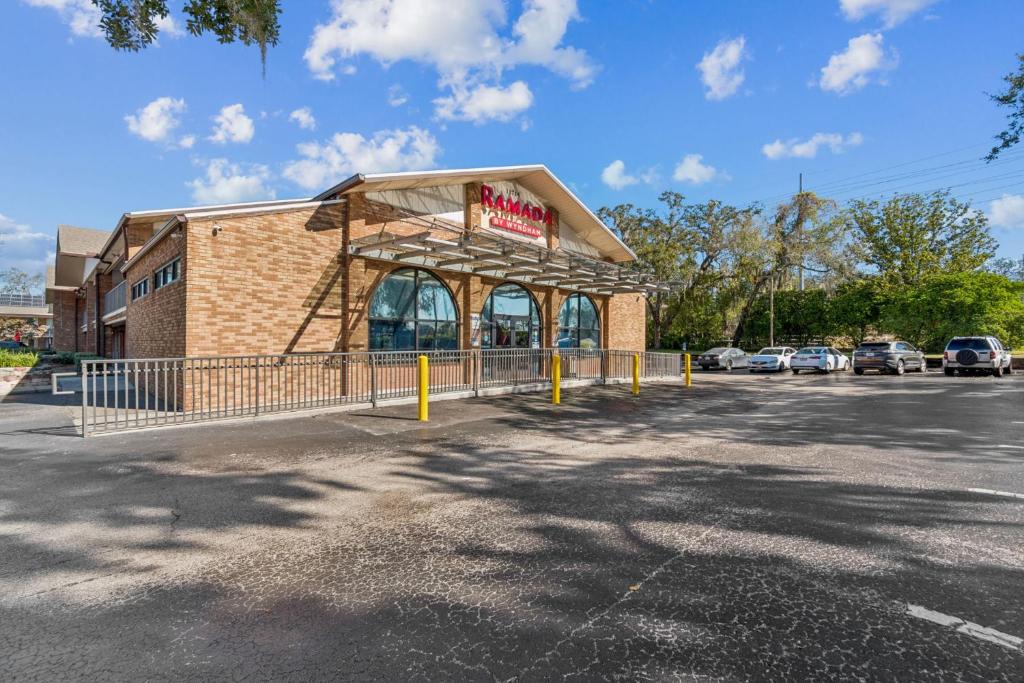 Ramada by Wyndham Temple Terrace/Tampa North photo
