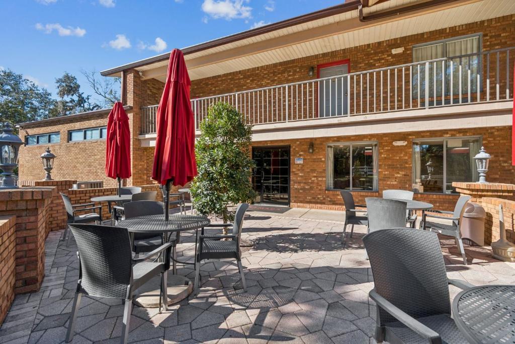 Ramada by Wyndham Temple Terrace/Tampa North photo