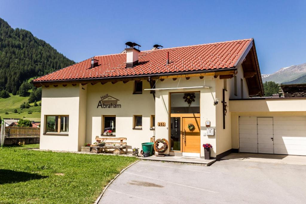 a white house with a red roof at Ferienwohnung Abraham in Nauders