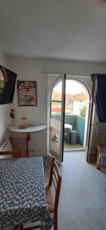 Hôtel Studios Les Acacias - Double Room With Balcony