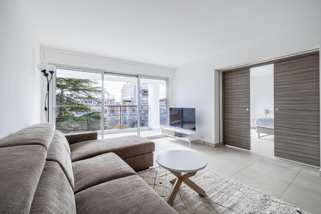 VILLA LERINS avec terrasse, haut standing et moderne