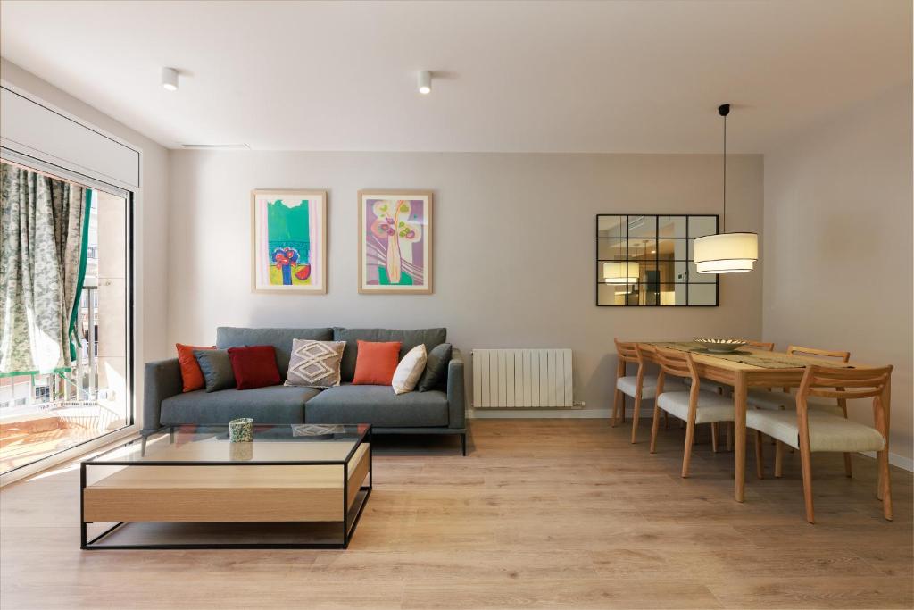 ApartEasy mid-term ONLY for VACATIONS stays, EIXAMPLE CENTER