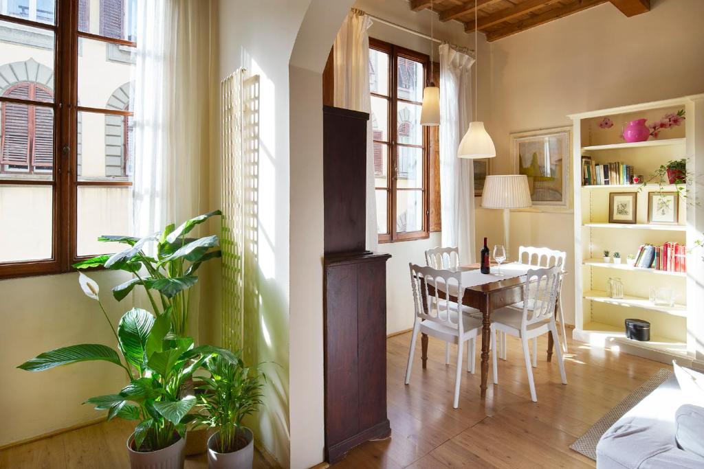 Bright, romantic retreat in central Florence