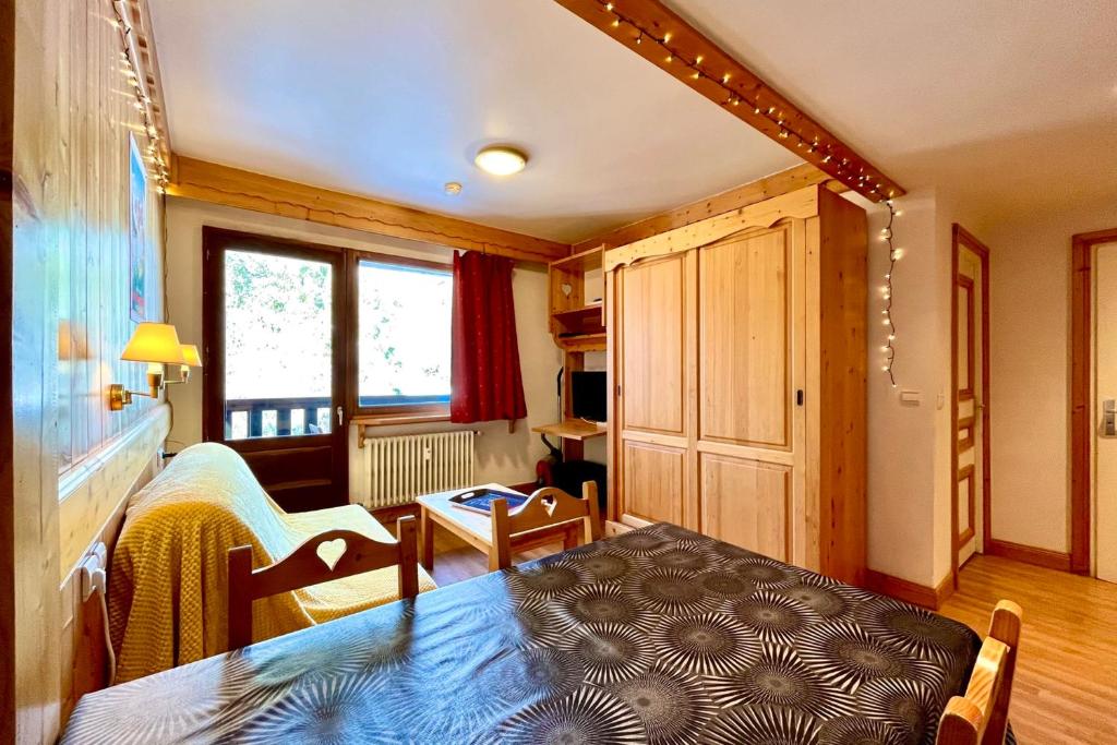Escape Mountain Apartment with Stunning Views