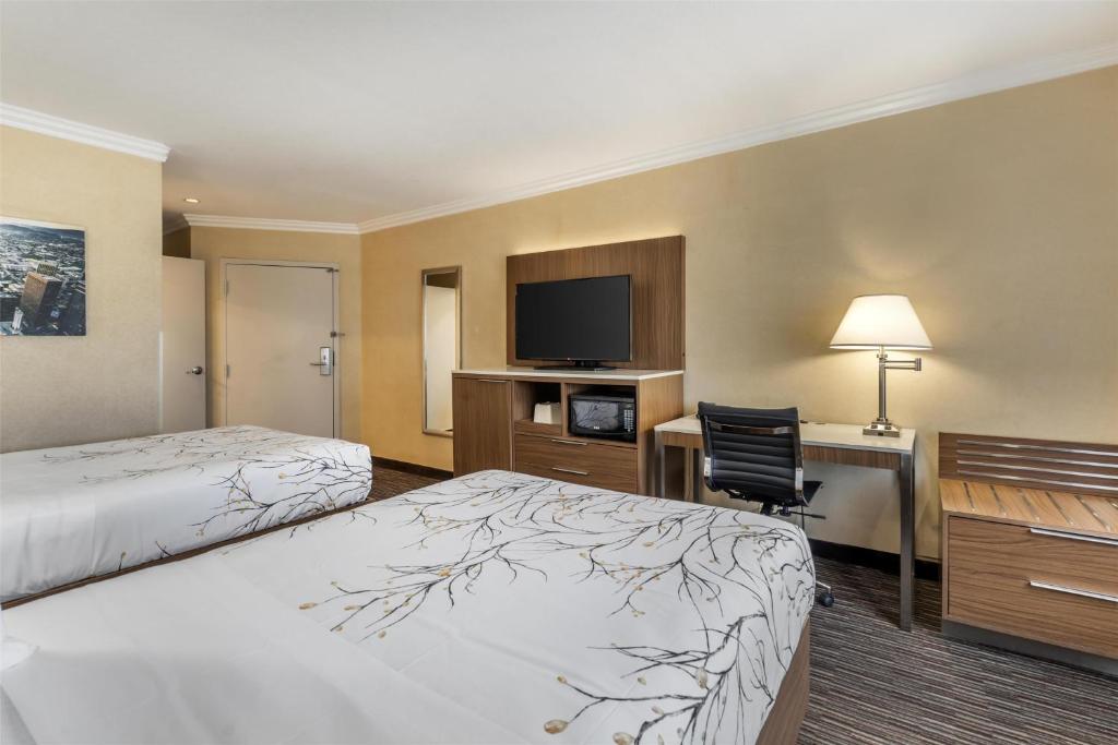 Best Western Airpark Hotel - LAX Airport LA Stadium - Double Room With Two Double Beds - Non-Smoking