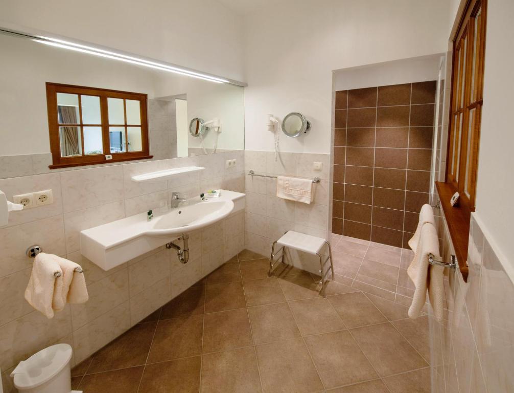 Koupelna v ubytování Gartenhotel & Weingut Pfeffel Dürnstein