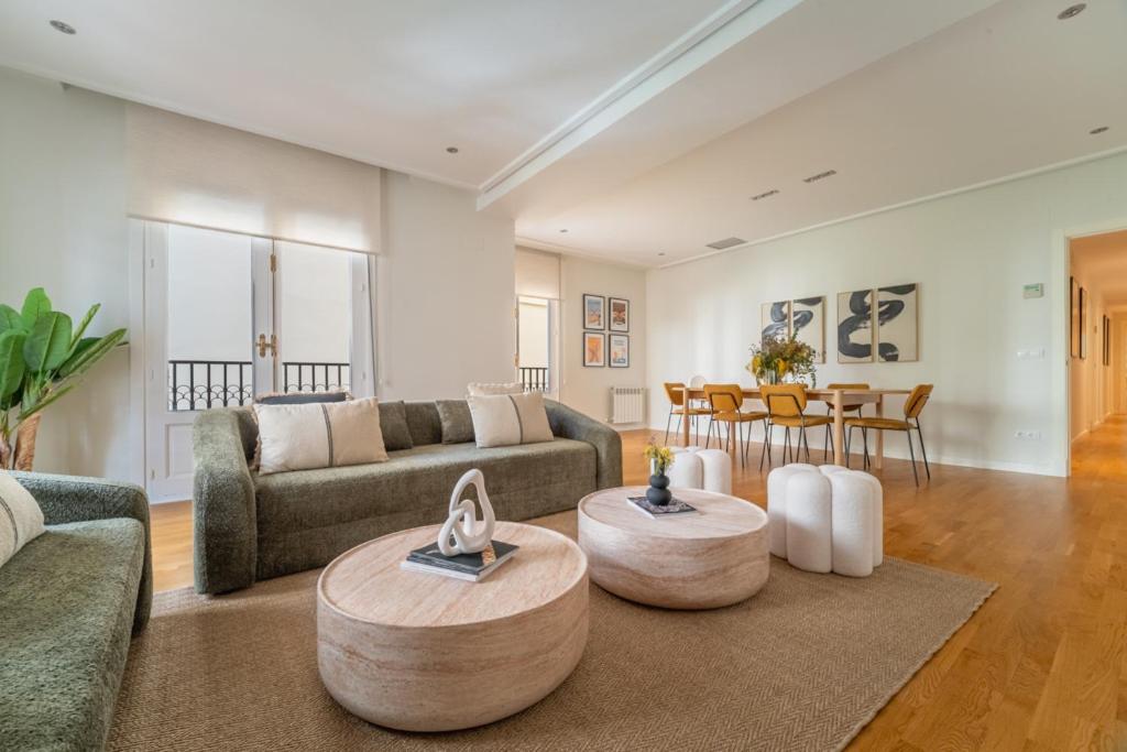 Elegant exclusive -3 Bdrs 2 Baths -Salamanca
