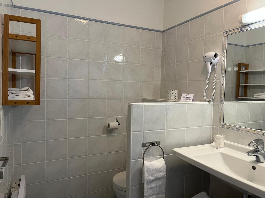Hotel Les Oliviers - Double Or Twin Room With Bath