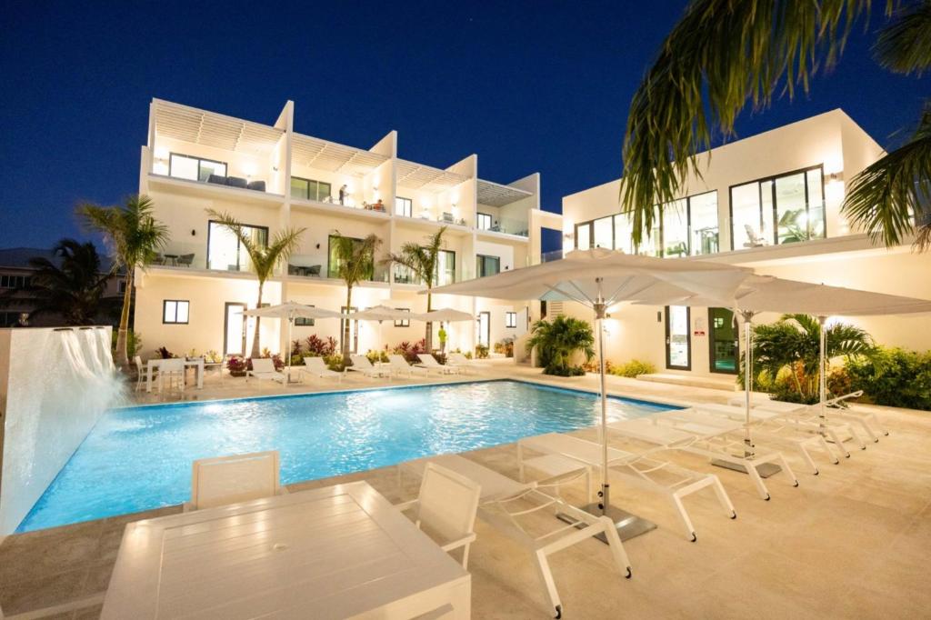 Seascape Townhomes on Gracebay