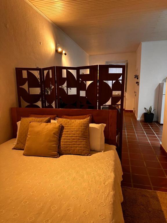 a bedroom with a bed with yellow sheets and pillows at Casa do Alto da Torre in Abrantes