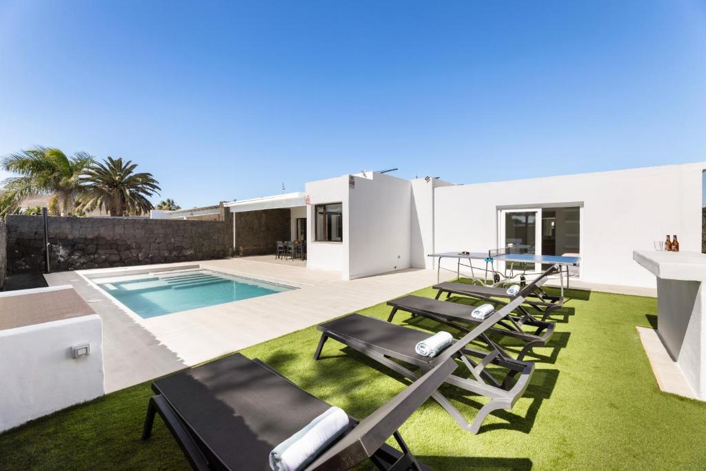 Villa Cactus - Large Private Plot - Heated Pool & BBQ - Luxury Vacation,  Playa Blanca (updated prices 2026)