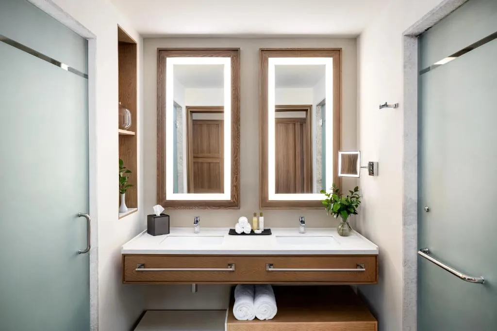 Preferred Club Jr. Suite Ocean View King
