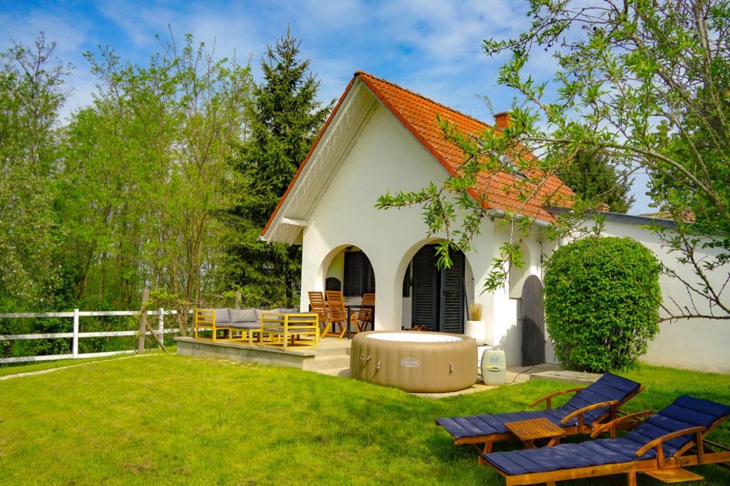 Fehér Borház 7900 Szigetvár, Éva dűlő 6. kép - 1