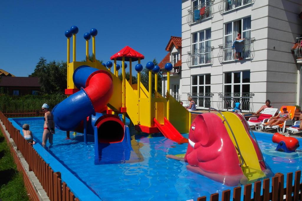 Bazén v ubytování Ośrodek Wypoczynkowy Słońce Dąbki nebo v jeho okolí