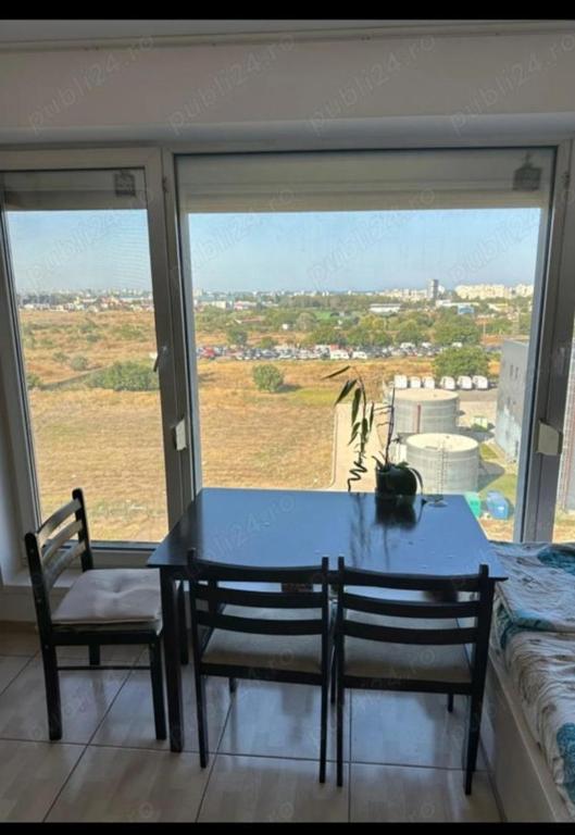 Alibovēr tesisinde bir balkon veya teras