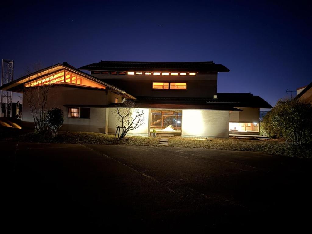 a house at night with its lights on at the Mikuni Residence in Sakai
