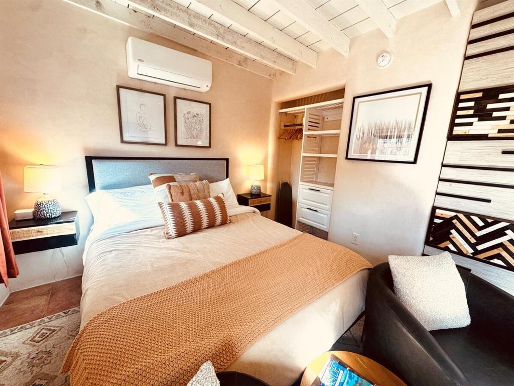 a bedroom with a large bed in a room at Serenity in Santa Fe