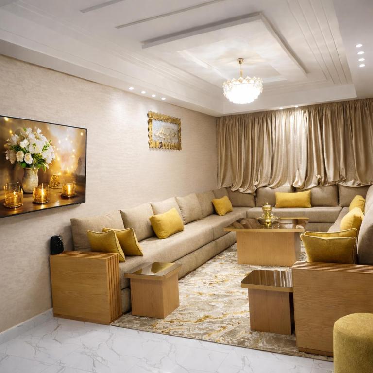 a living room with a couch and a table at Prime stay downtown Meknes in Meknès