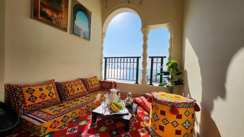 Authentic Arabian at Pearl- Free & Private Beach Access 1007