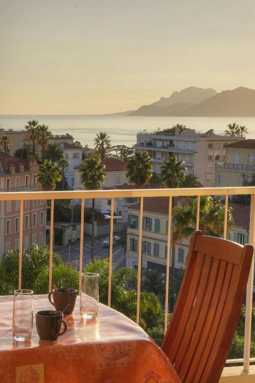 FRGK Fauvettes 1BDR Terrace, Parking, AC & Ultra-Fast Wi-Fi