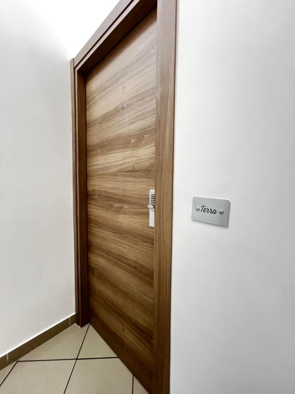 a wooden garage door with a sign on it at Terrasolemonica in Pontecorvo