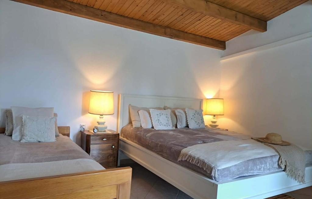 a bedroom with two beds and two lamps at Piknik Garden in Senta