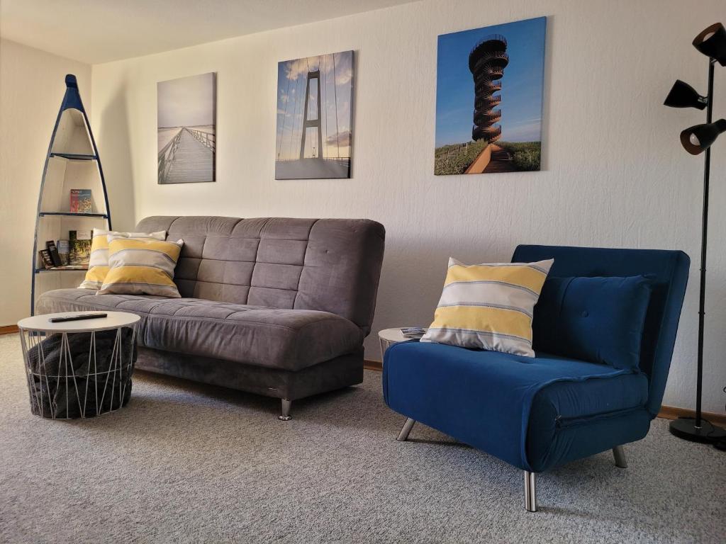 a living room with a couch and a chair at ZwischenWasser in Jübek