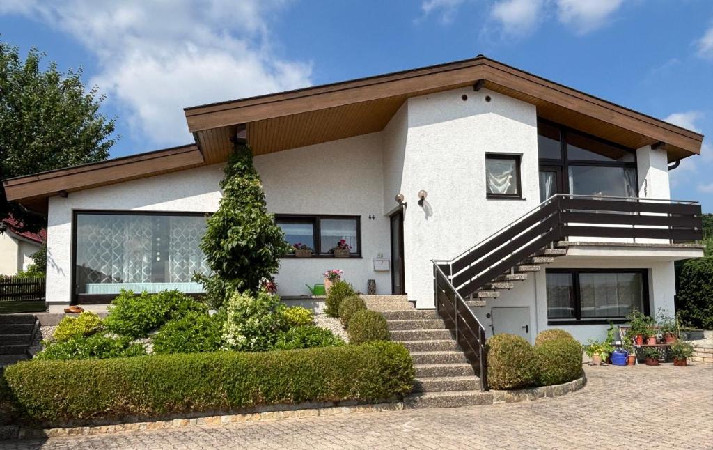 a house with a staircase in front of it at Ferienhaus Altenplos in Heinersreuth