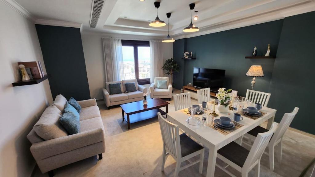 Blue Mirage In Pearl, 2 Bedroom with City View and Balcony 911