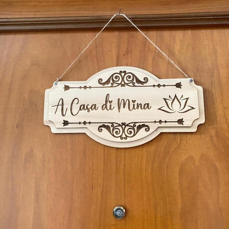 a casa de mimosa sign hanging on a door at A Casa Di Mina in Civitavecchia