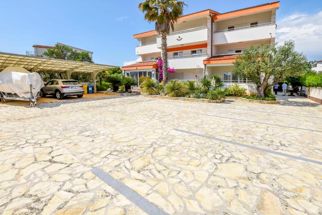 Apartments Aurel