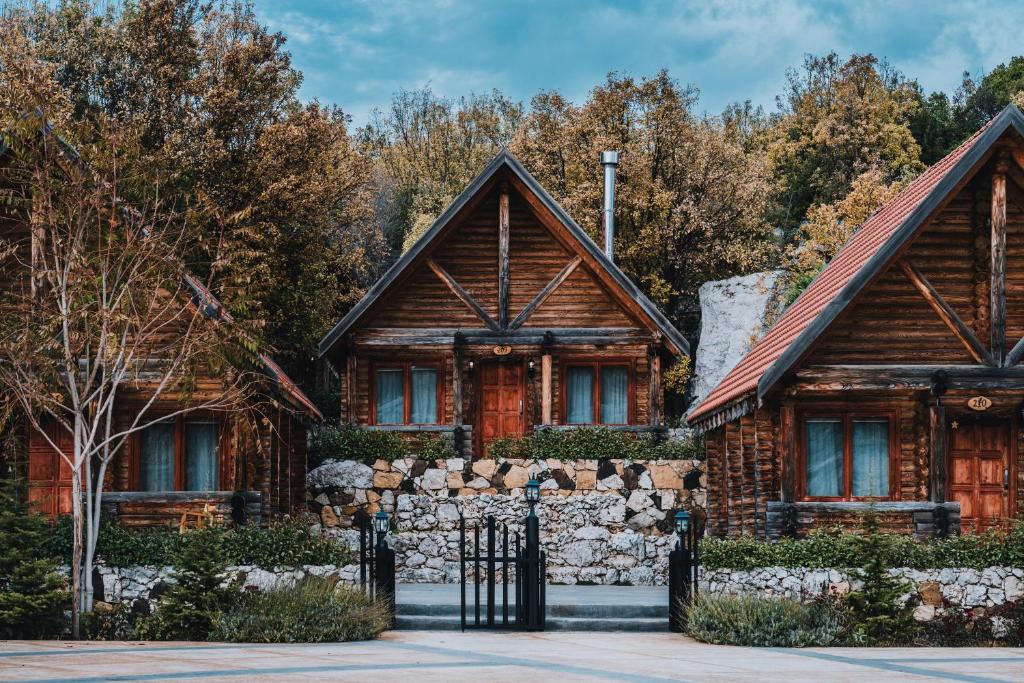 Wood Hills Hotel & Resort